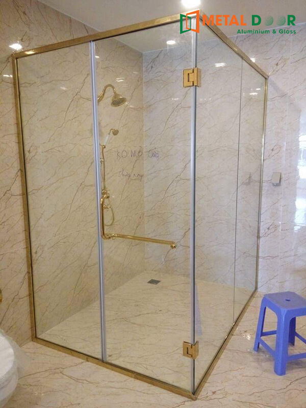 Phòng tắm kính phụ kiện inox vàng